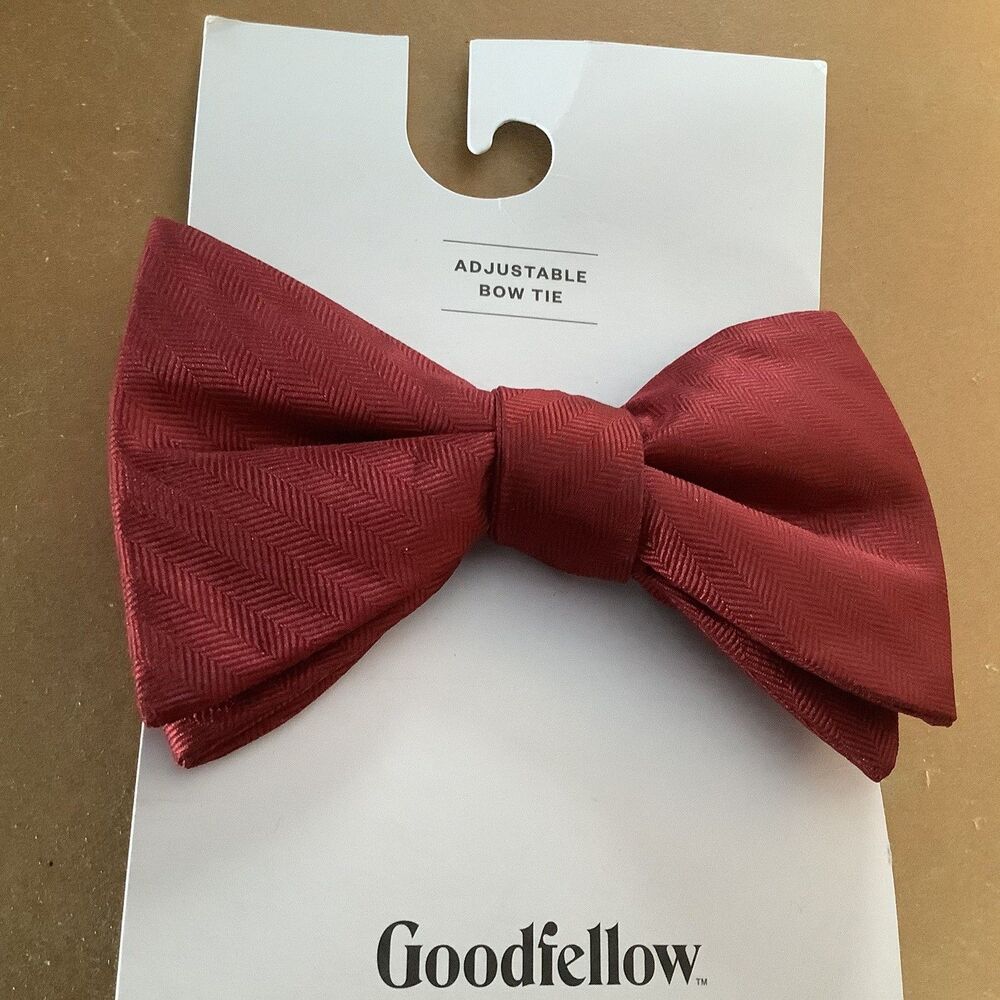 Red/wine men’s pre-tied bow tie with herringbone pattern by Goodfellow & Co